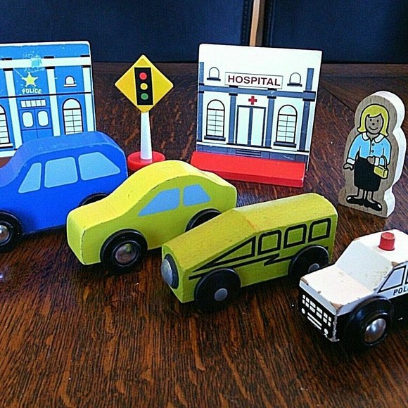 Wooden Toy Cars Set Police Car Traffic Light Station Hospital Sign Shopper Wood - Picture 12 of 16